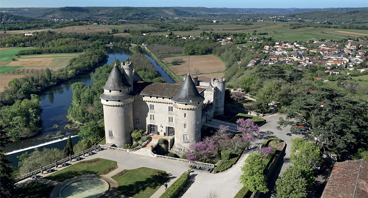 Chateau de Mercues aerial view