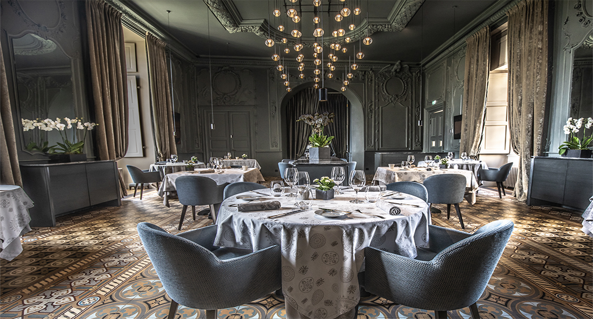 Chateau de Mercues dining room