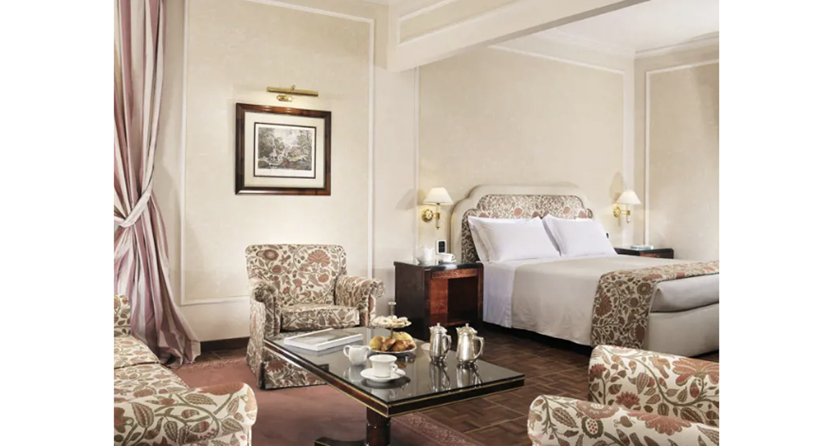 Hotel de la Ville guest room
