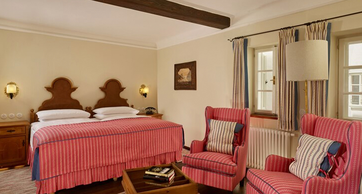 Hotel Goldener Hirsch standard guest room