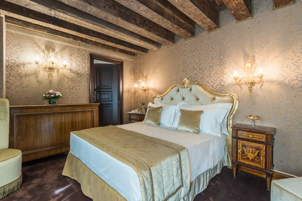 Hotel Nani Mocenigo Palace standard king room