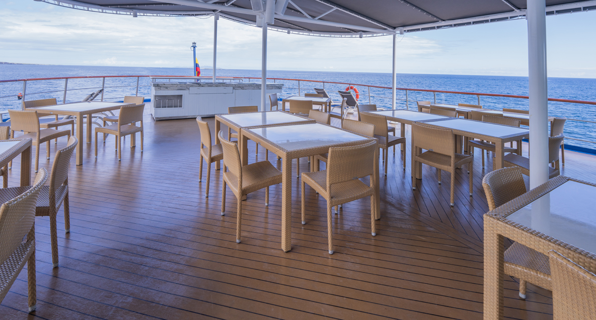 Isabela II exterior seating area below canopy