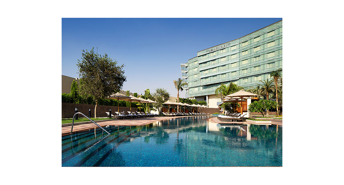 Le Meridien Airport Hotel outdoor pool and patio