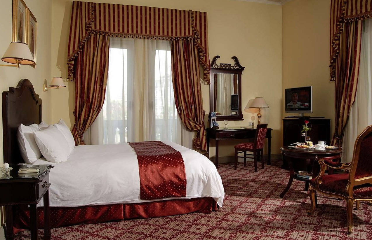 Cecil Hotel Alexandria standard king room