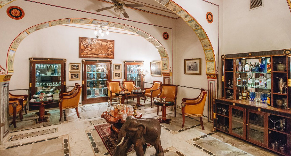 Raj Palace lounge and bar