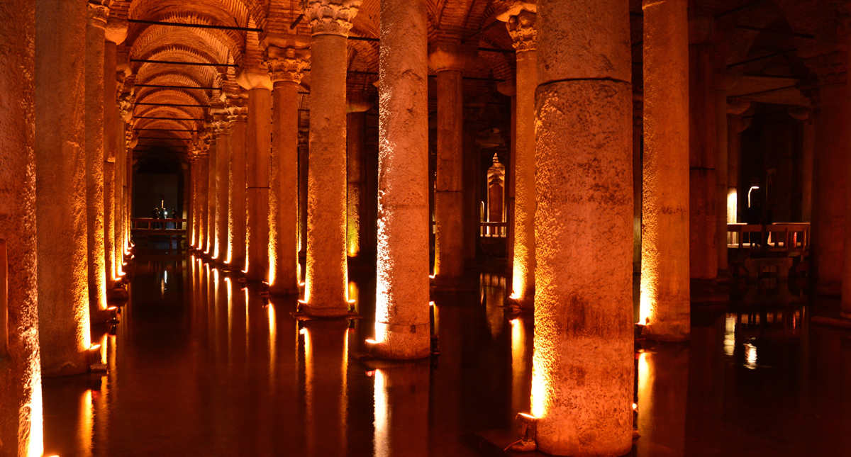Istanbul Cistern darkened hallway