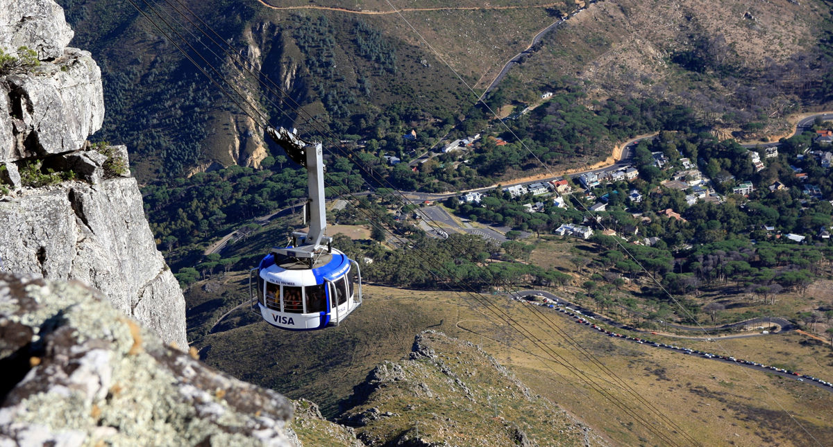 cable car descending Table Mountain