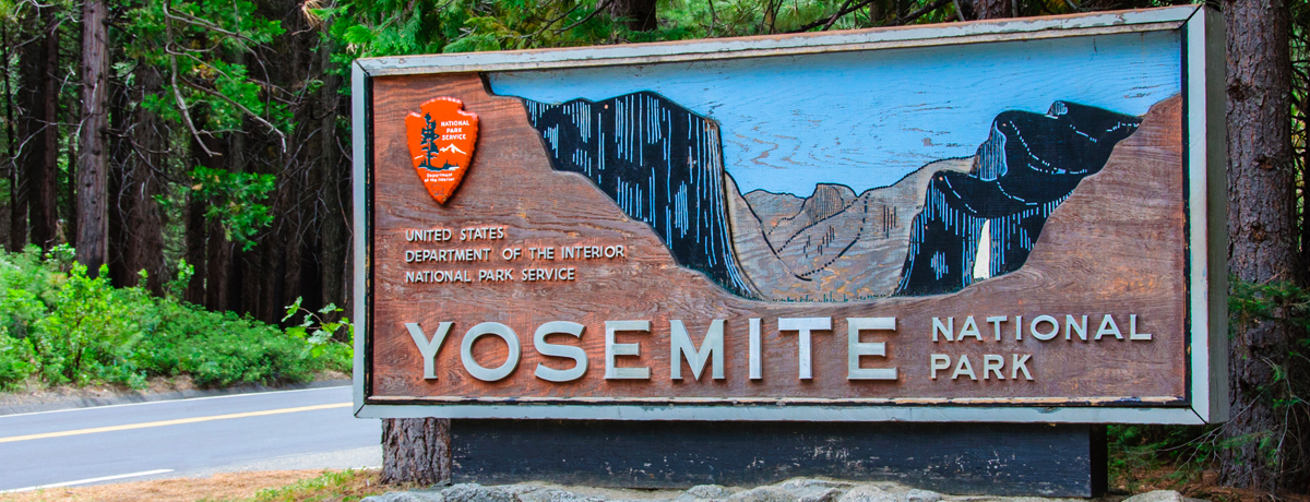 Entry sign to Yosemite National Park