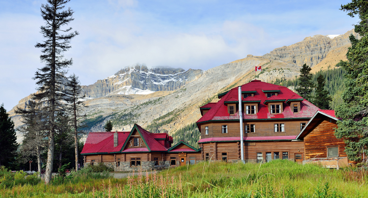 Num-ti-jah Lodge along the Icefields Parkway near Lake Louise