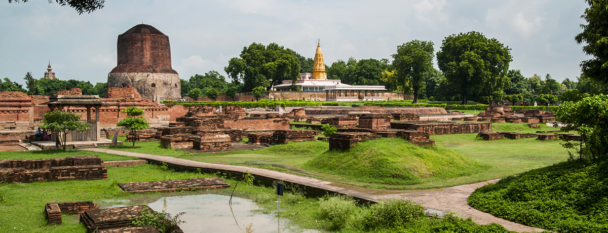 Dhamekh Stupa and the Shri Digambar Jain Temple