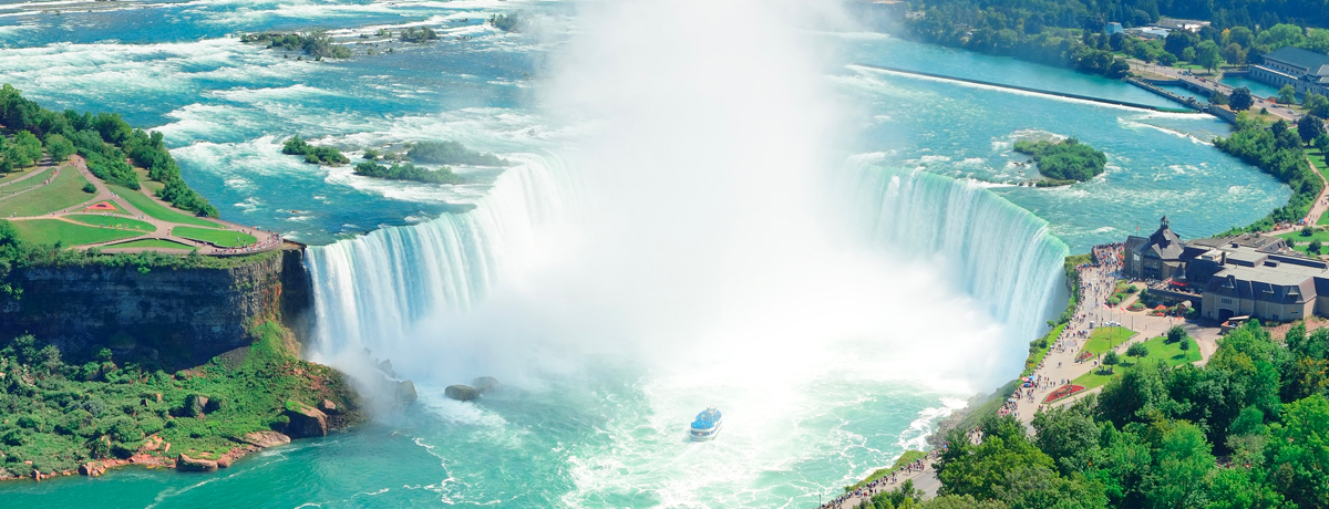 Hornblower boat on Horseshoe Fall in Niagara Falls