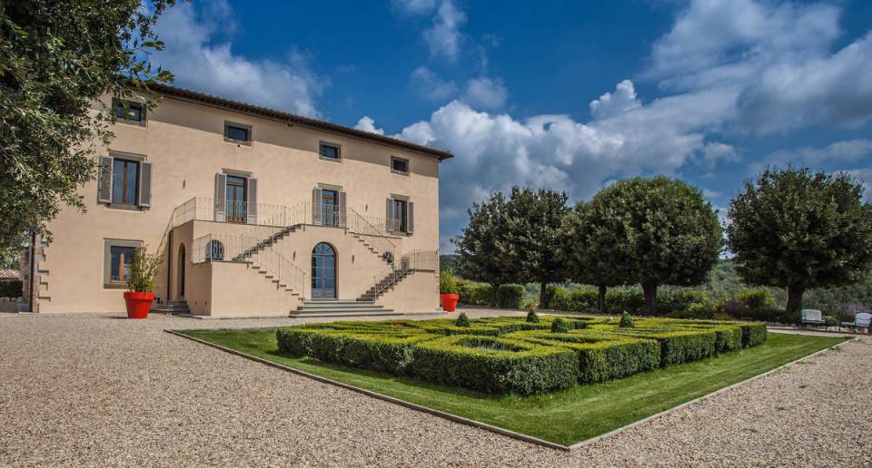 Castello La Leccia rear of property with maze and gardens