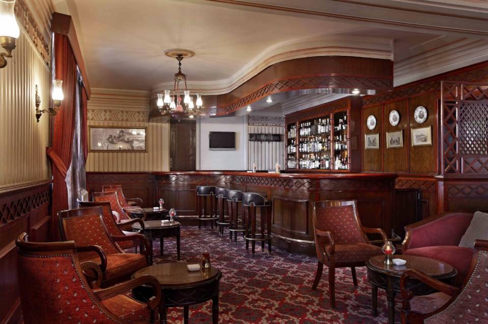 Cecil Hotel Alexandria bar