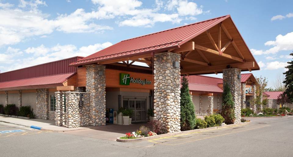 Holiday Inn Cody-At Buffalo Bill Village exterior and entrance