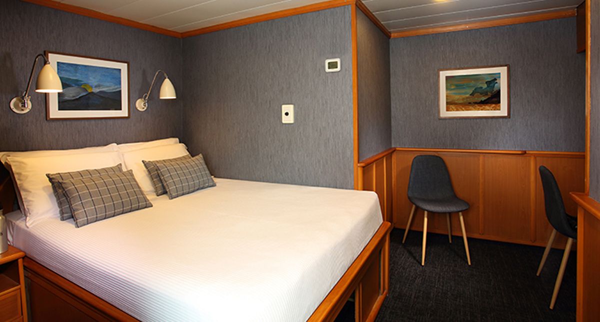 Isabela II standard stateroom