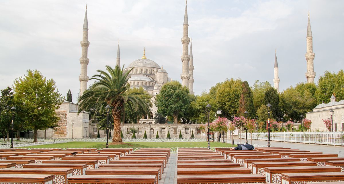 Istanbul Blue Mosque courtyard