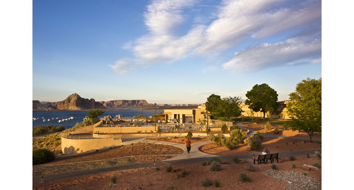 Lake Powell Resort exterior and grounds