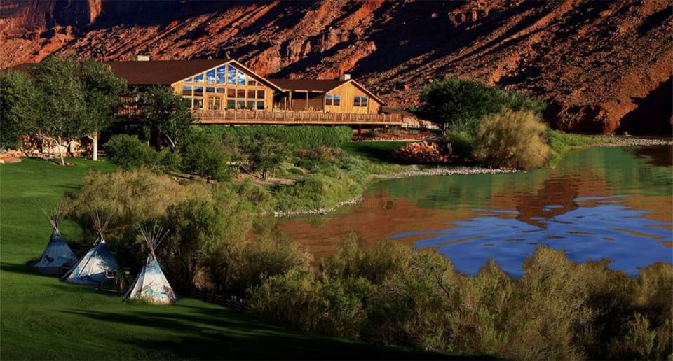 Red Cliffs Lodge exterior