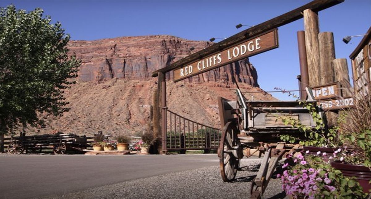 Red Cliffs Lodge entrance