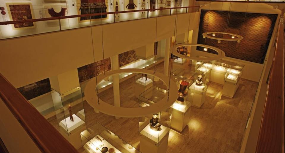 Hacienda Paracas lobby atrium