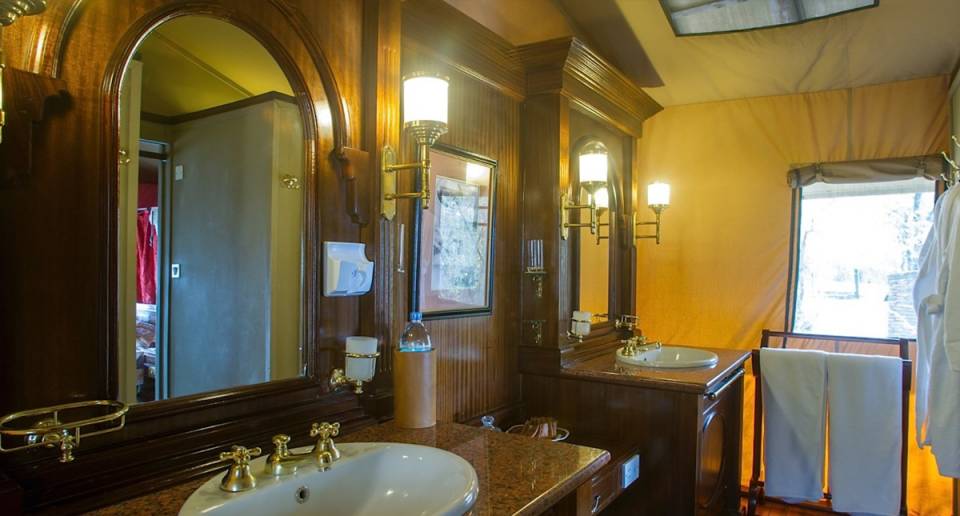 Kirawira Serena Camp guest tent bathroom