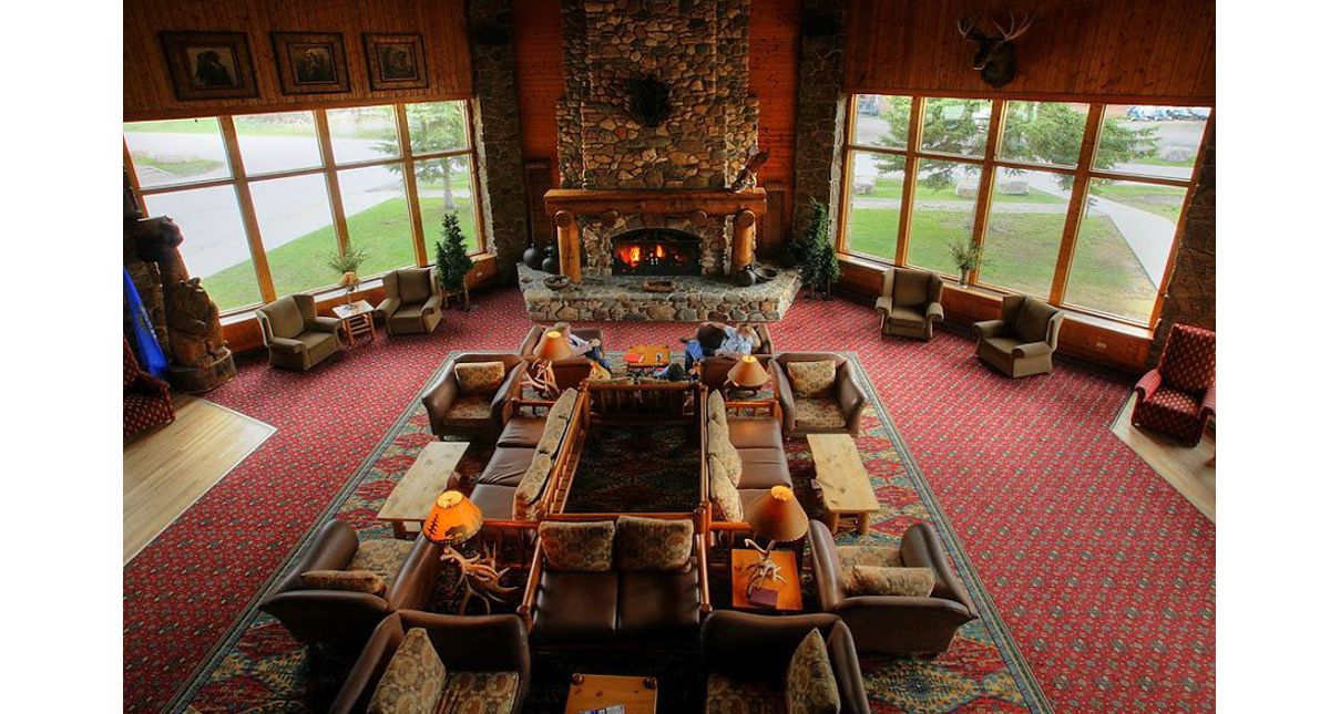 Spearfish Canyon Lodge lobby