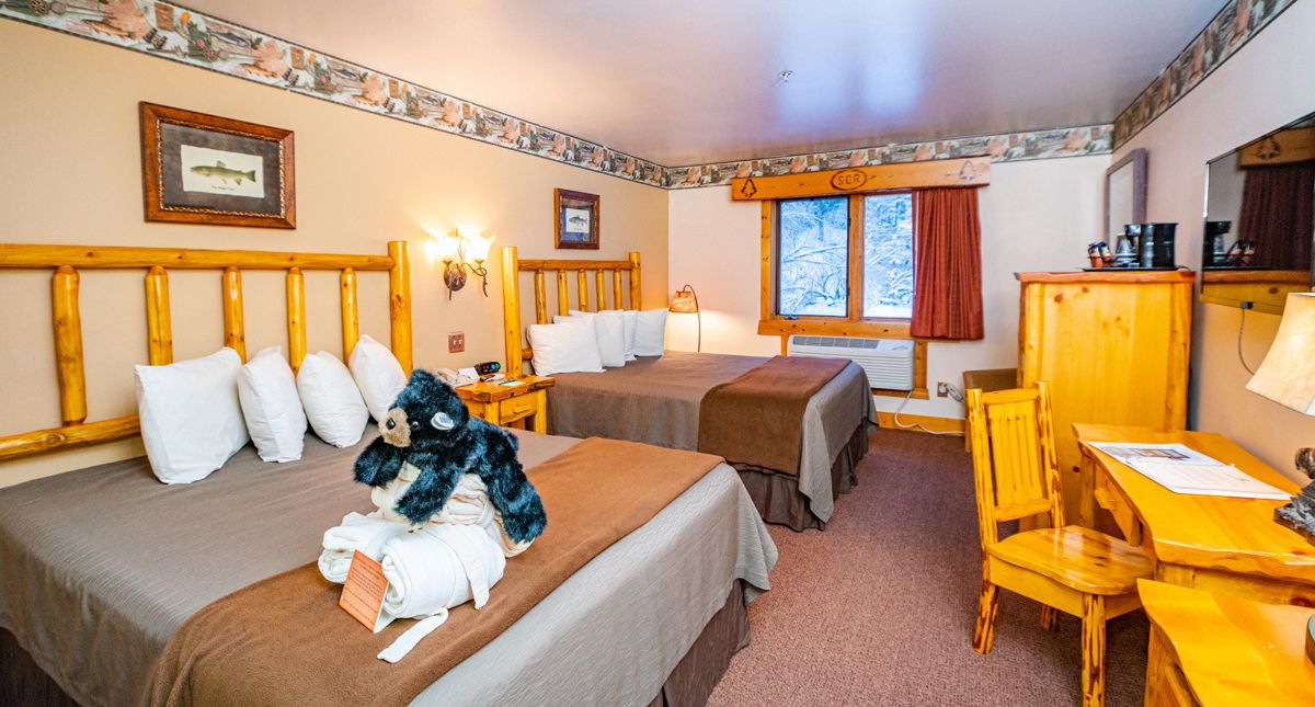 Spearfish Canyon Lodge standard double queen guest room