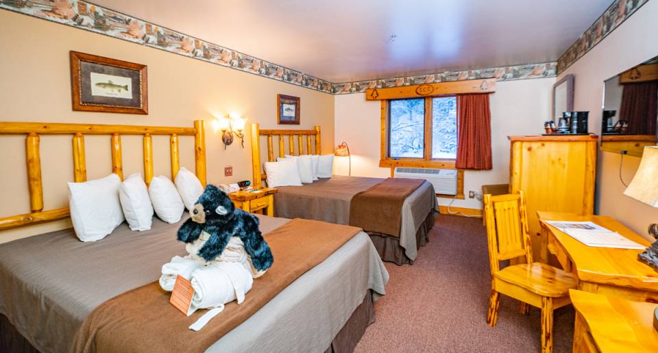 Spearfish Canyon Lodge standard double queen guest room