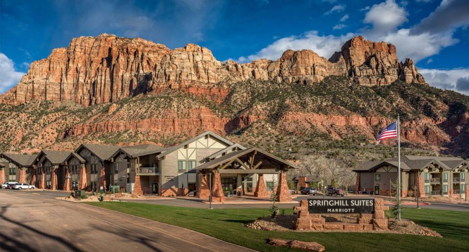 SpringHill Suites Zion exterior