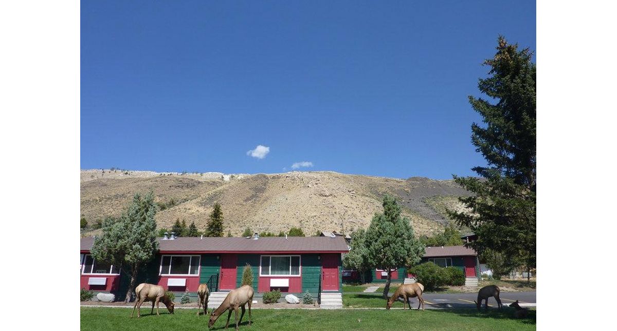 Yellowstone Gateway Inn exterior