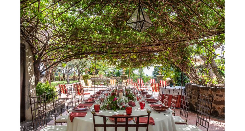 Don Arcangelo all’Olmo outdoor dining area in the garden